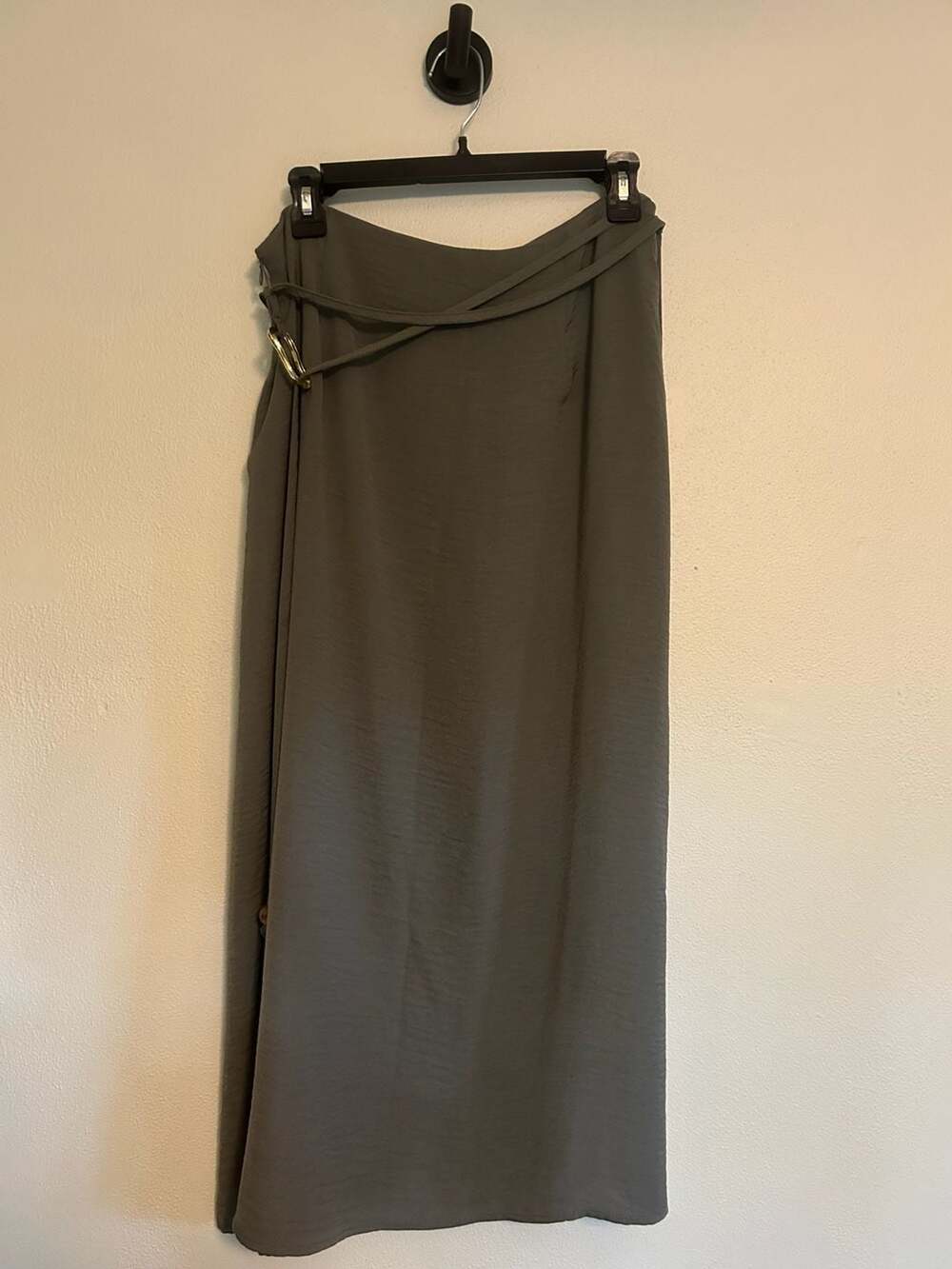 Caché Green Maxi Wrap Skirt with Belt and Marble Accent Beads - Picture 2 of 5